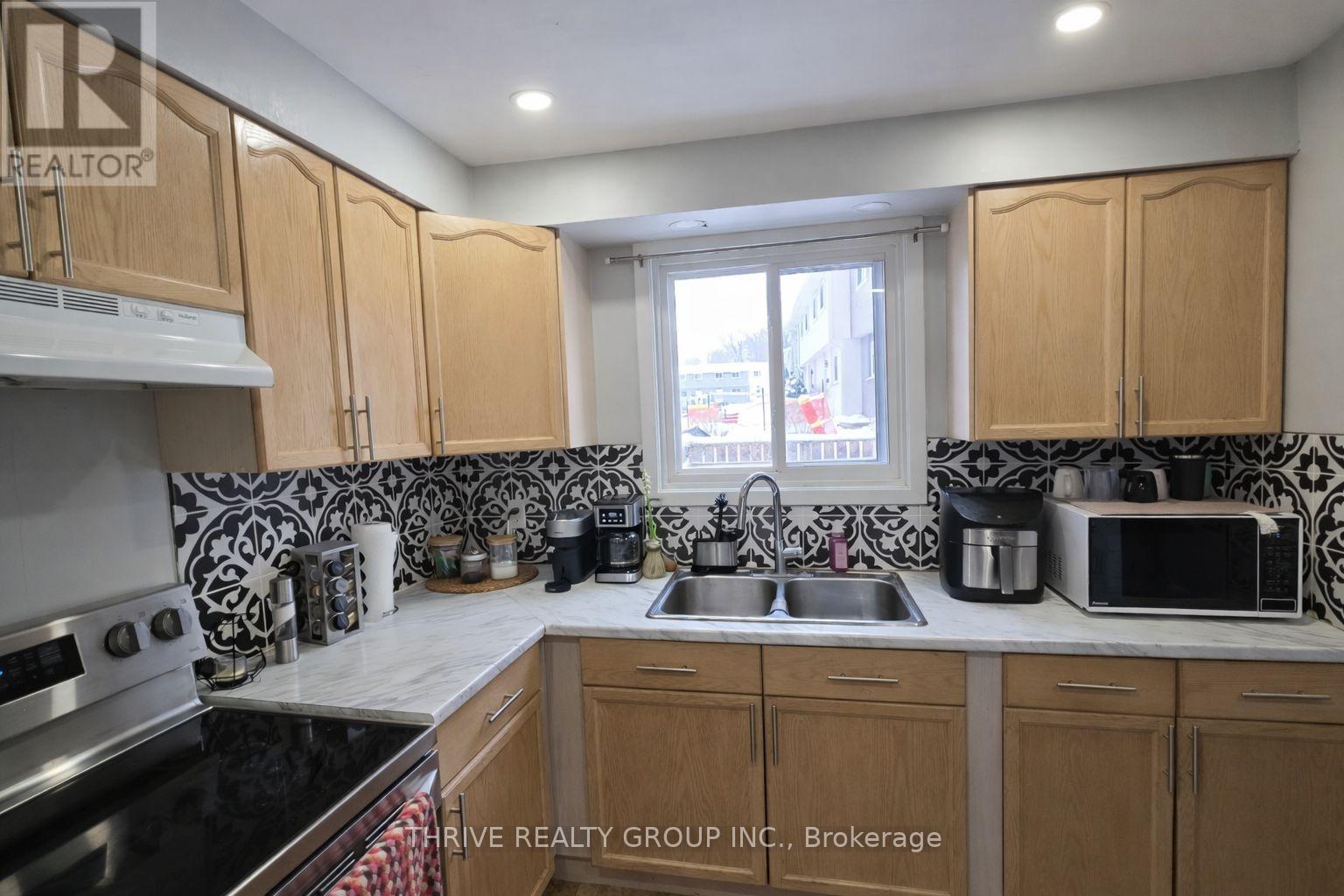 407 Griffith Street, London South, Ontario  N6K 2S3 - Photo 4 - X12728052