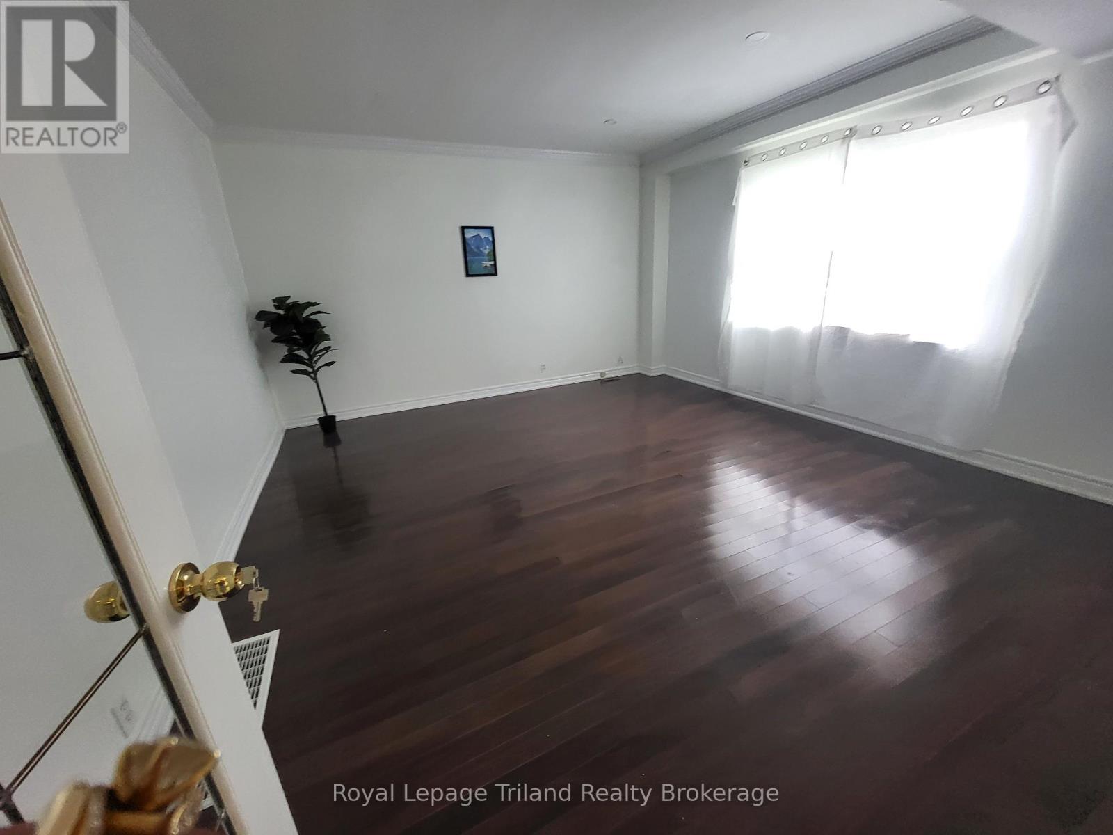 764 Dundas Street, Woodstock, Ontario  N4S 1E9 - Photo 8 - X12728028