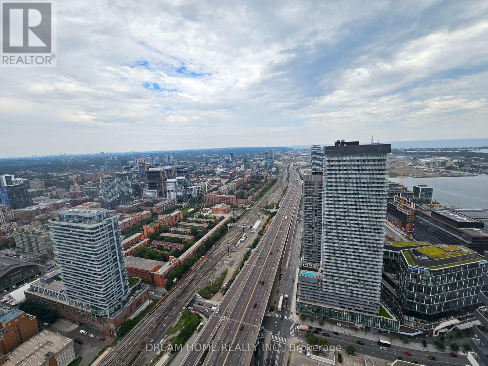 5806 - 55 Cooper Street, Toronto, Ontario  M5E 0G1 - Photo 8 - C12728026