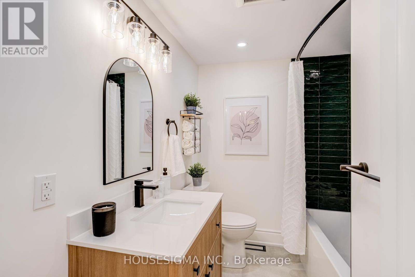 119 Town Line, Orangeville, Ontario  L9W 1V7 - Photo 3 - W12580942