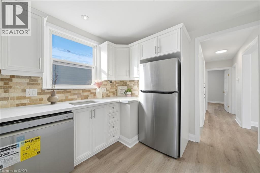 86 East 38th Street, Hamilton, Ontario  L8V 4E5 - Photo 11 - 40800814