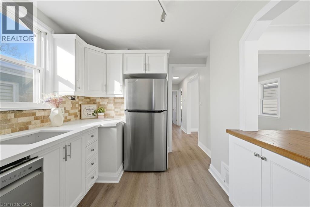 86 East 38th Street, Hamilton, Ontario  L8V 4E5 - Photo 12 - 40800814