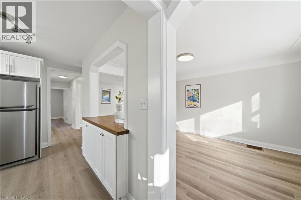 86 East 38th Street, Hamilton, Ontario  L8V 4E5 - Photo 4 - 40800814