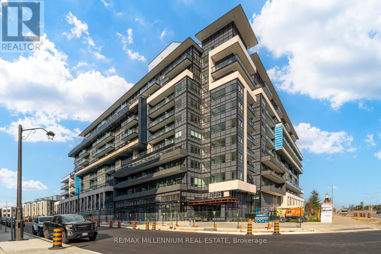 531 - 395 DUNDAS STREET W, Oakville, Ontario