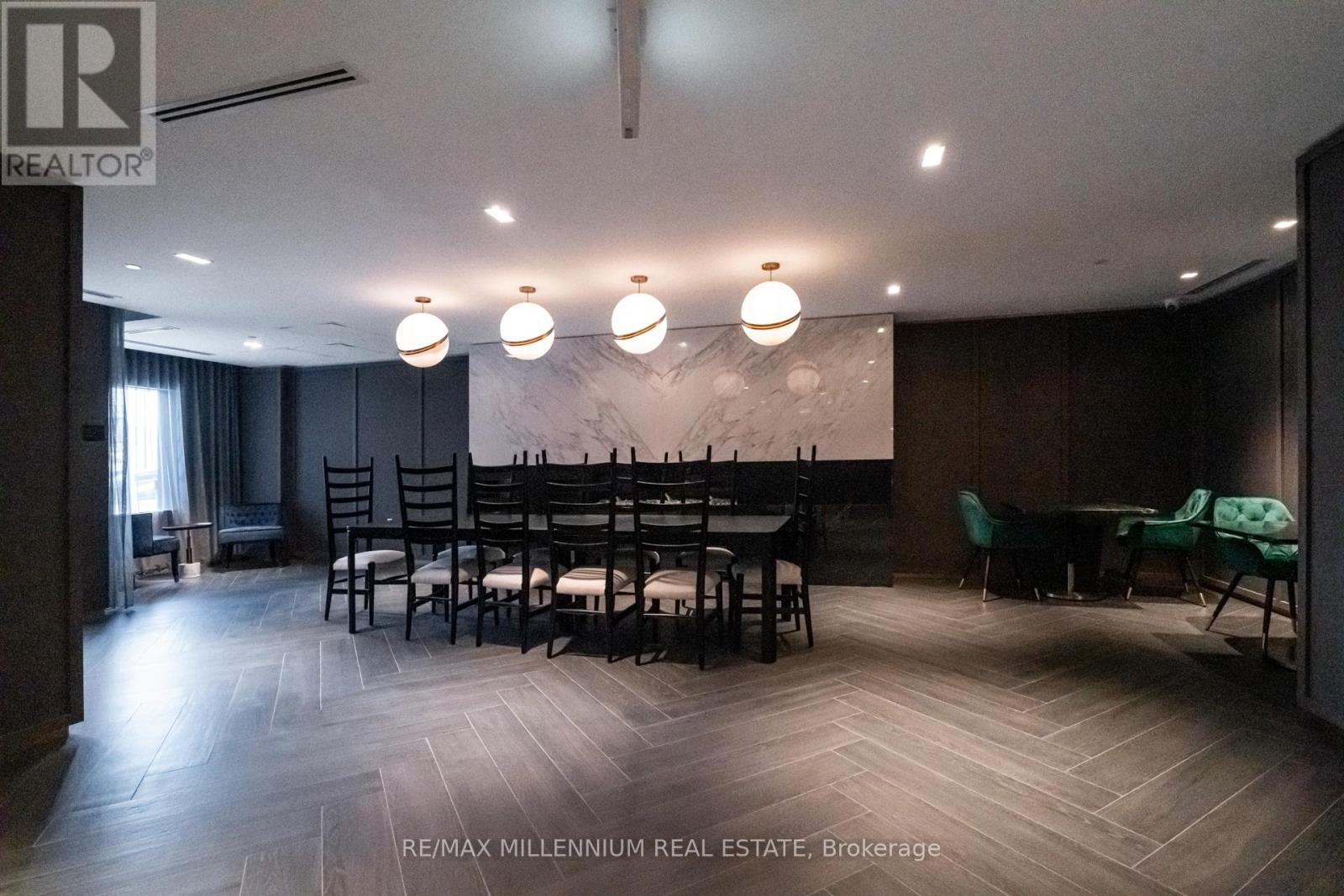 531 - 395 Dundas Street W, Oakville, Ontario  L6M 4M2 - Photo 4 - W12728020