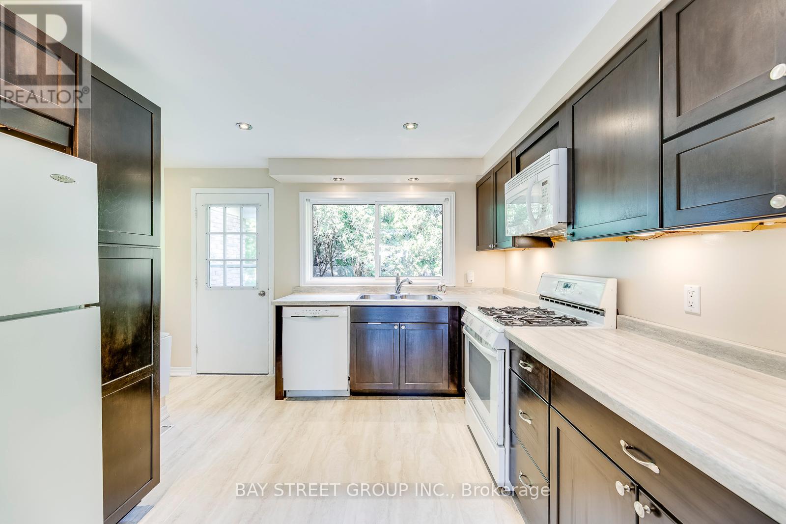 2281 Devon Road, Oakville, Ontario  L6J 5R2 - Photo 11 - W12728030