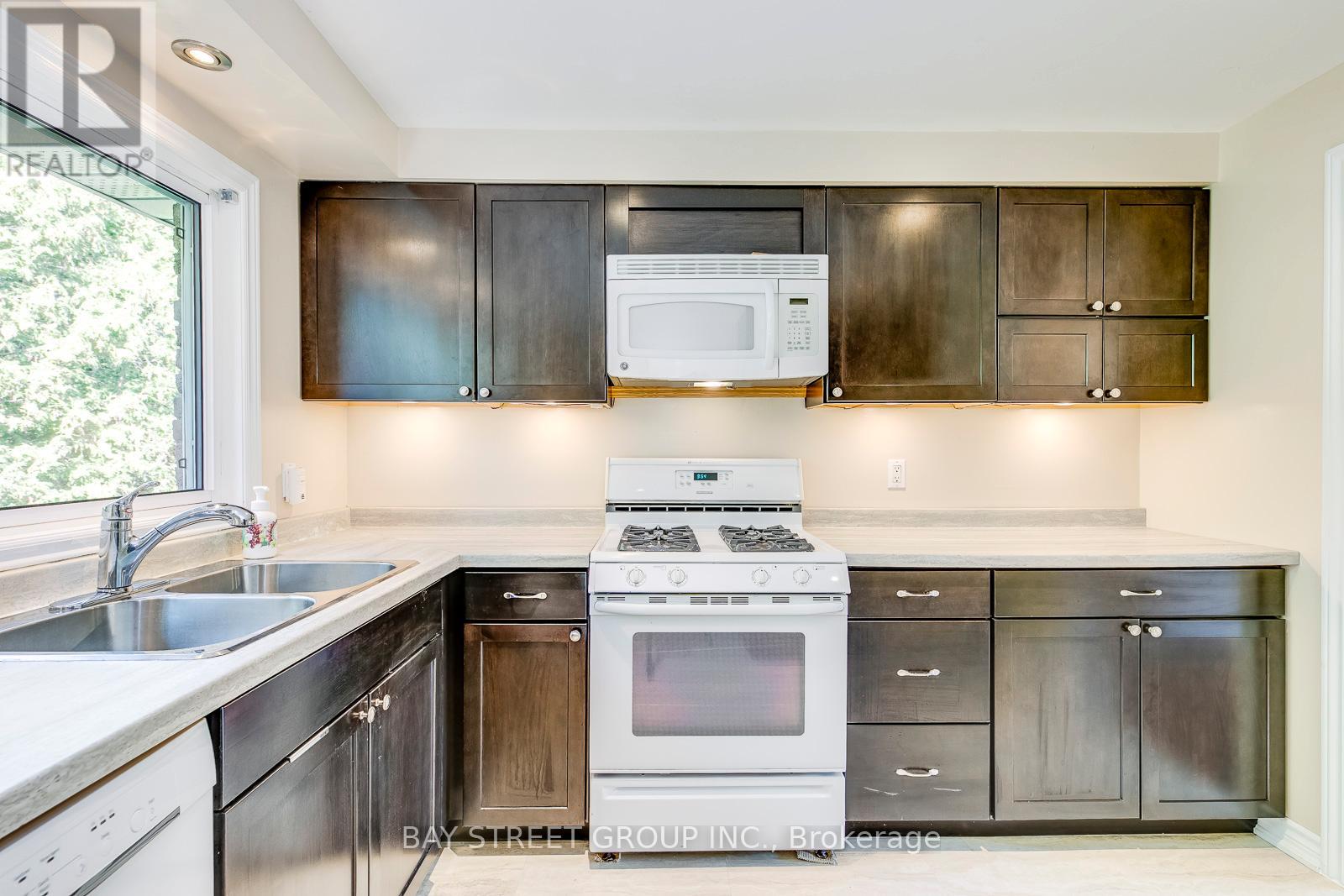 2281 Devon Road, Oakville, Ontario  L6J 5R2 - Photo 12 - W12728030