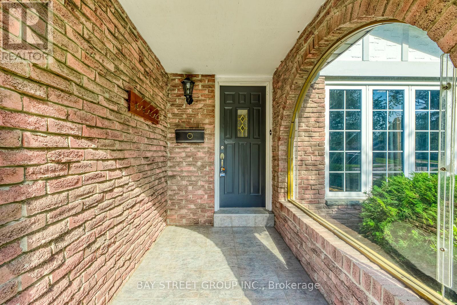 2281 Devon Road, Oakville, Ontario  L6J 5R2 - Photo 4 - W12728030