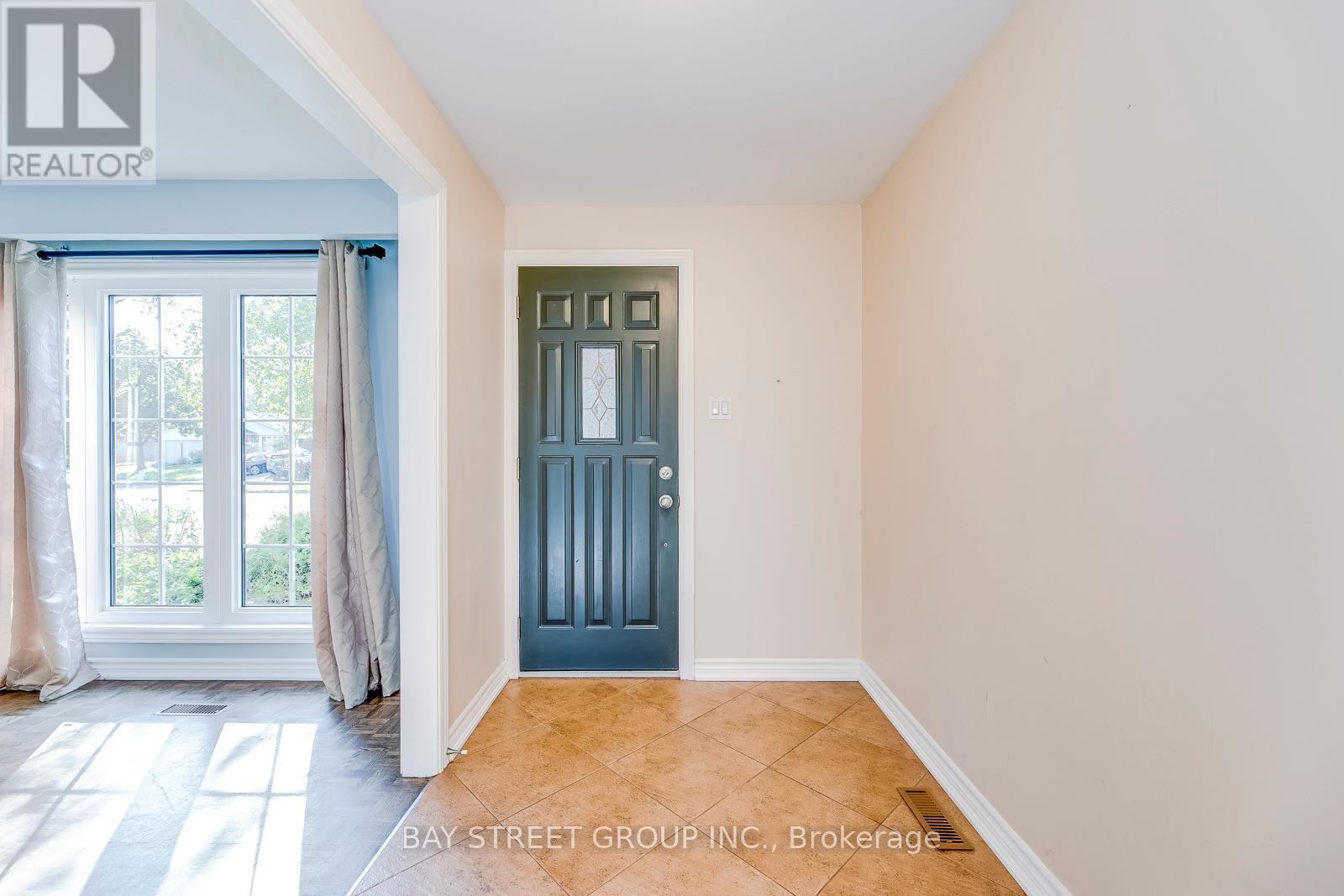 2281 Devon Road, Oakville, Ontario  L6J 5R2 - Photo 5 - W12728030