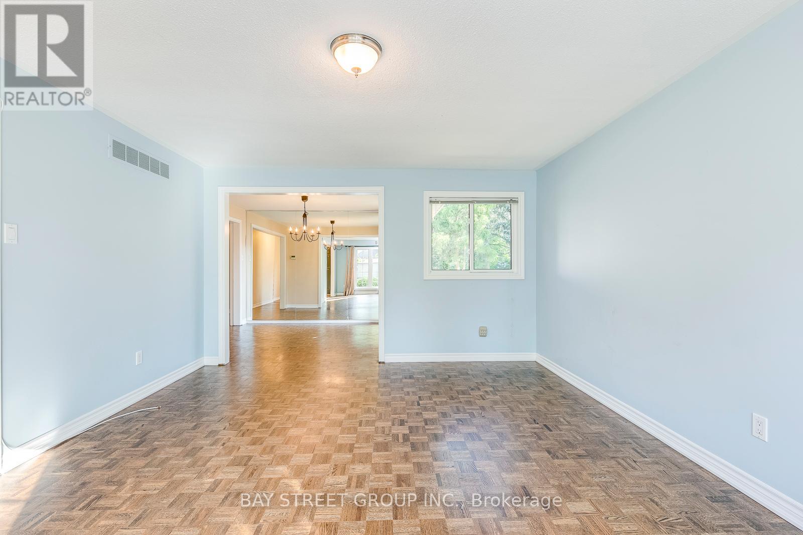 2281 Devon Road, Oakville, Ontario  L6J 5R2 - Photo 8 - W12728030