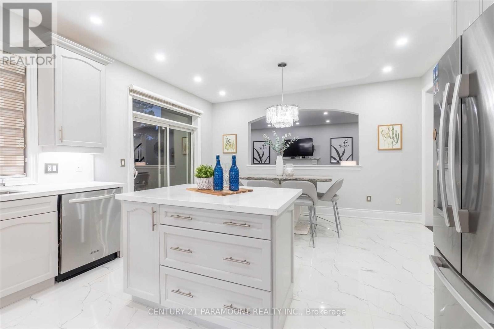 82 Leparc Road, Brampton, Ontario  L6P 2K2 - Photo 11 - W12728048