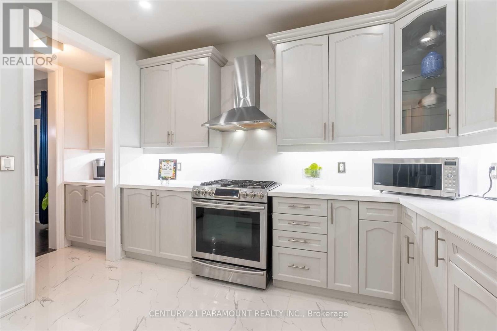 82 Leparc Road, Brampton, Ontario  L6P 2K2 - Photo 13 - W12728048