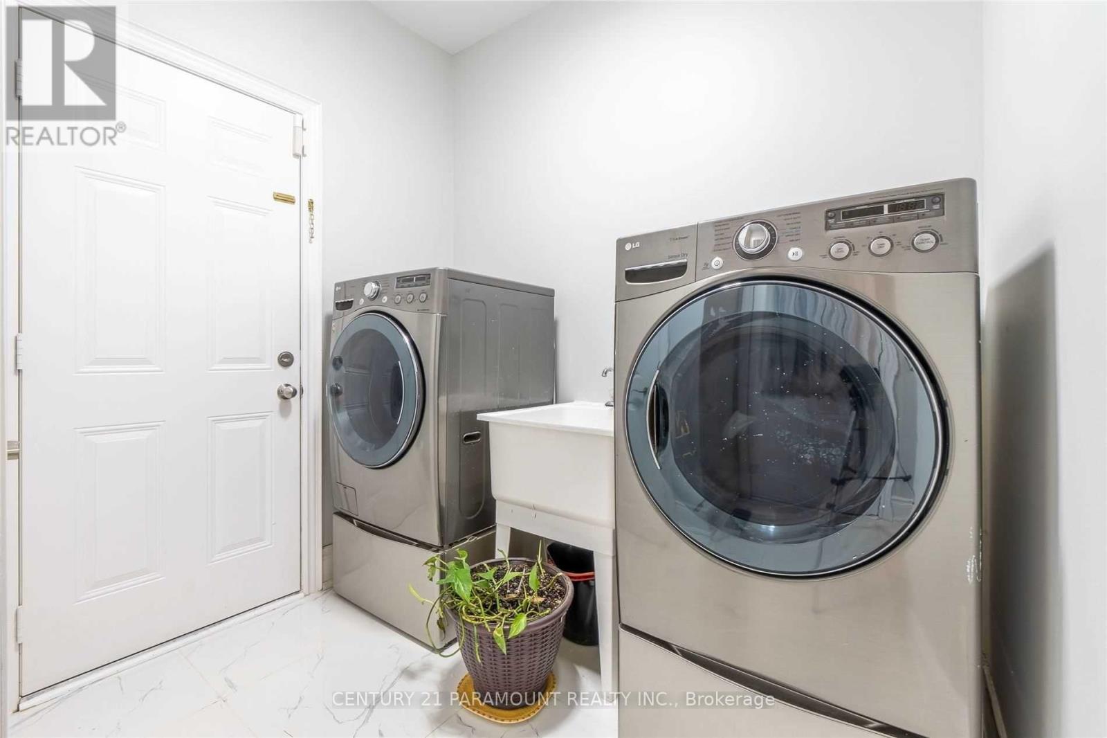 82 Leparc Road, Brampton, Ontario  L6P 2K2 - Photo 32 - W12728048