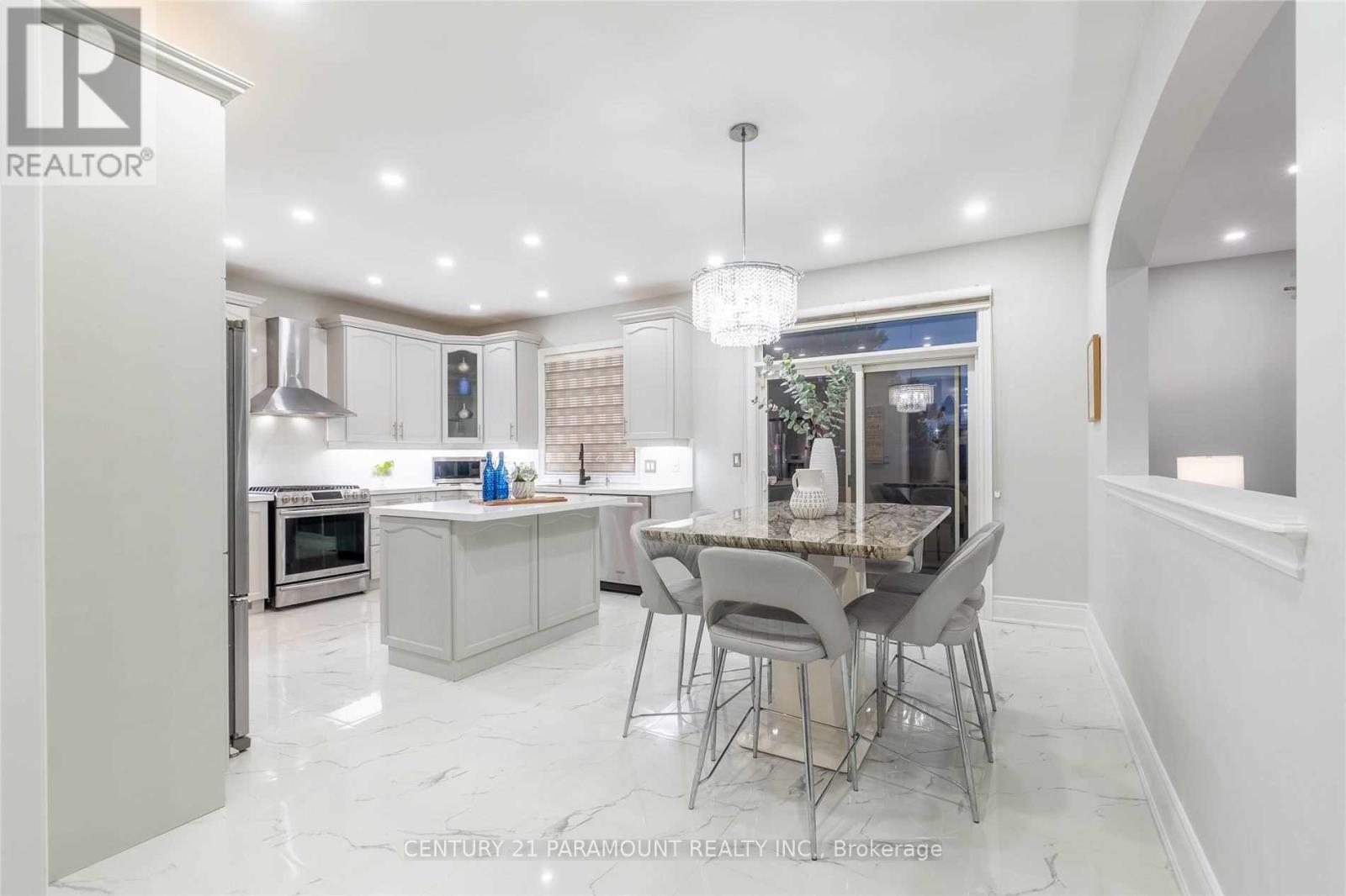 82 Leparc Road, Brampton, Ontario  L6P 2K2 - Photo 9 - W12728048