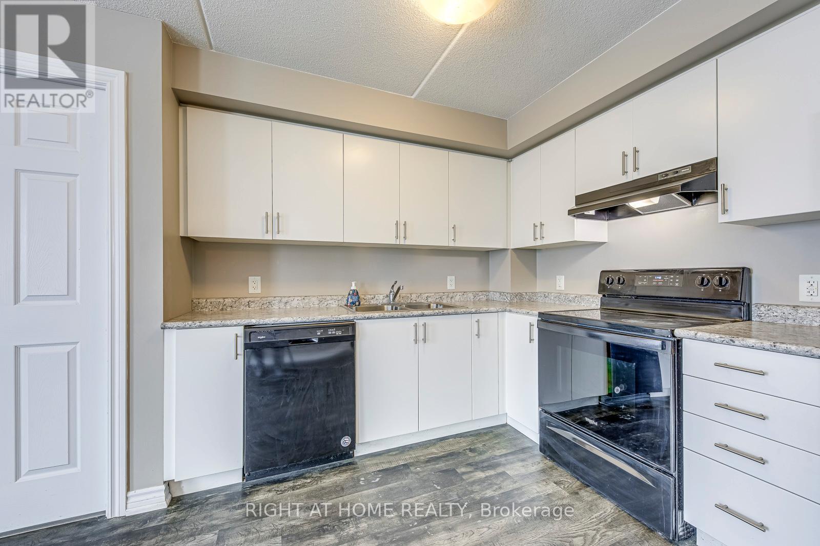 1007 - 716 Main Street E, Milton, Ontario  L9T 3P6 - Photo 10 - W12728054