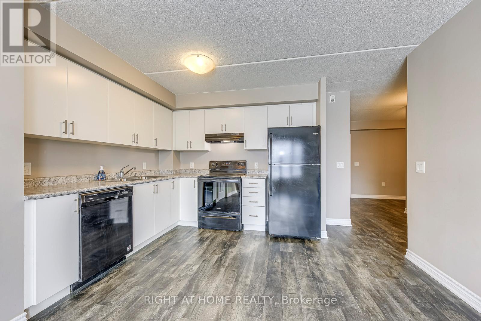 1007 - 716 Main Street E, Milton, Ontario  L9T 3P6 - Photo 9 - W12728058