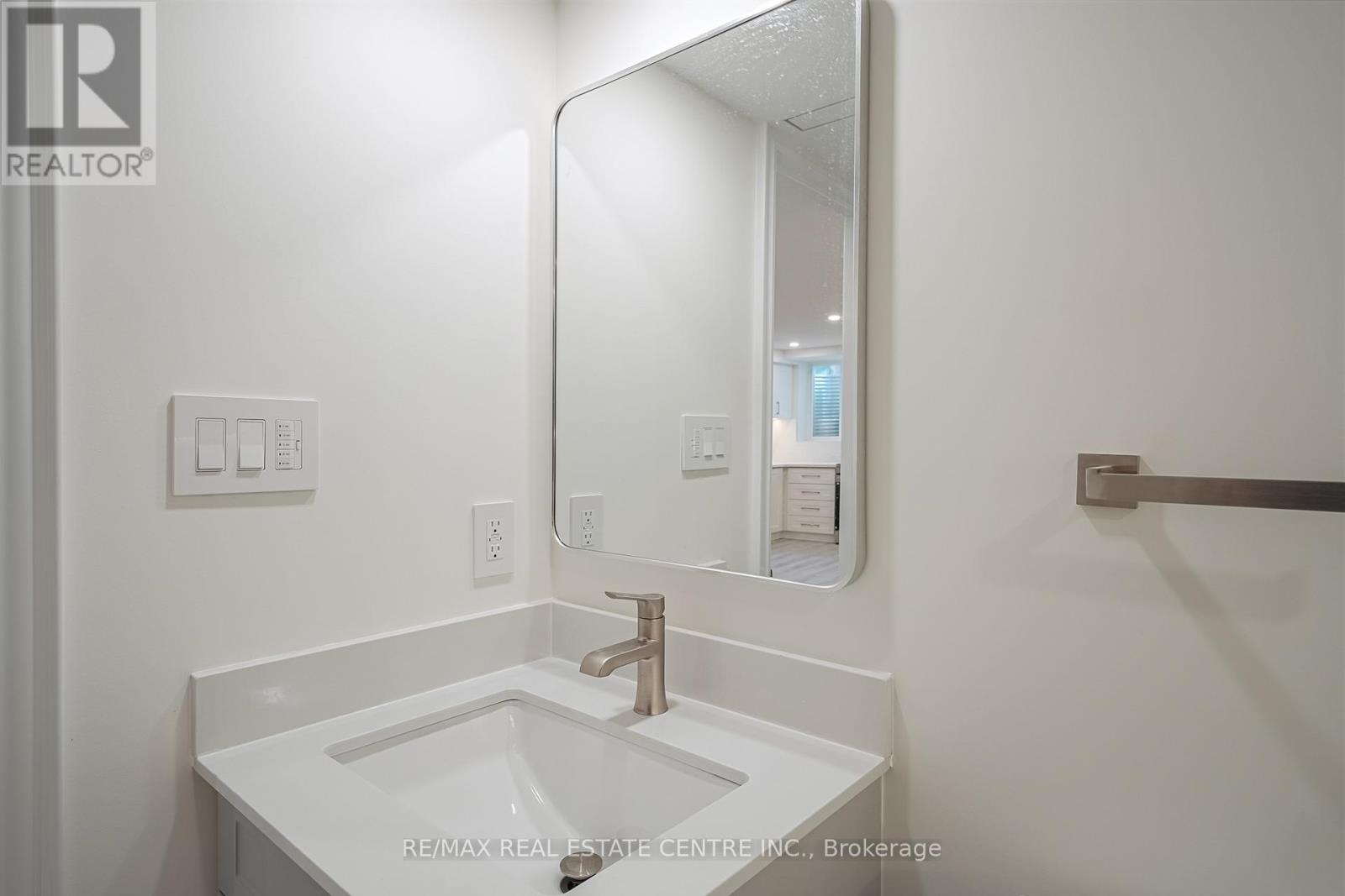 431 Ramsey Place, Milton, Ontario  L9B 1J6 - Photo 15 - W12728064