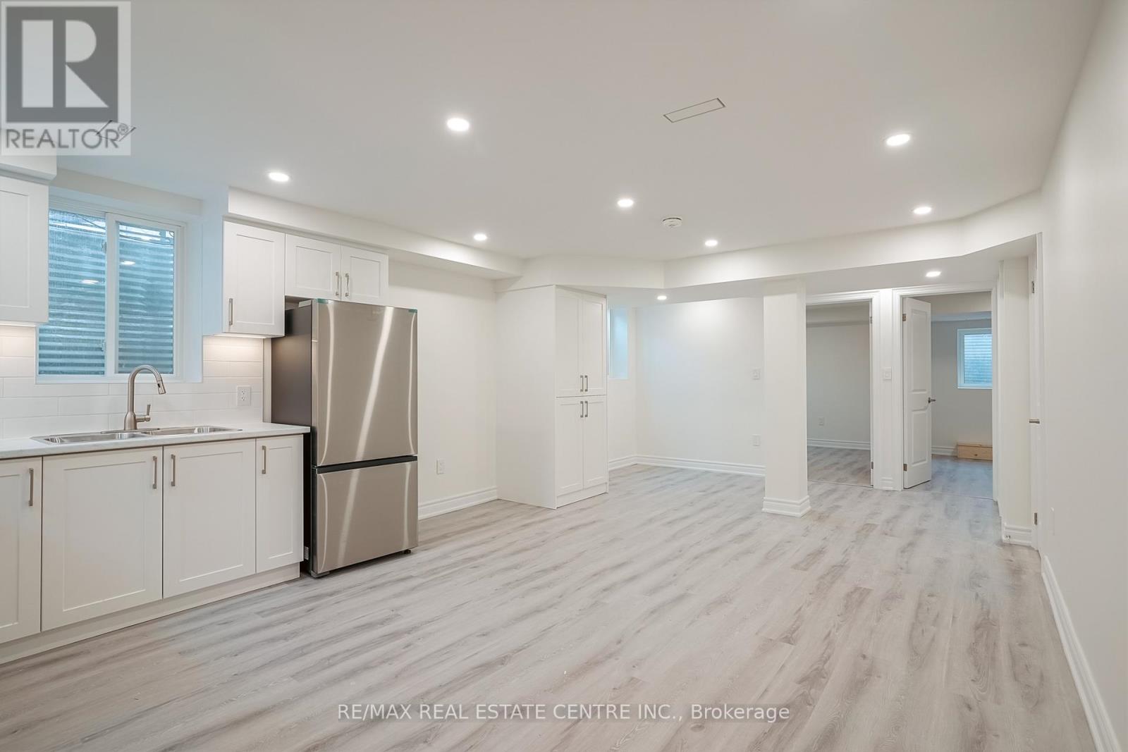 431 Ramsey Place, Milton, Ontario  L9B 1J6 - Photo 5 - W12728064