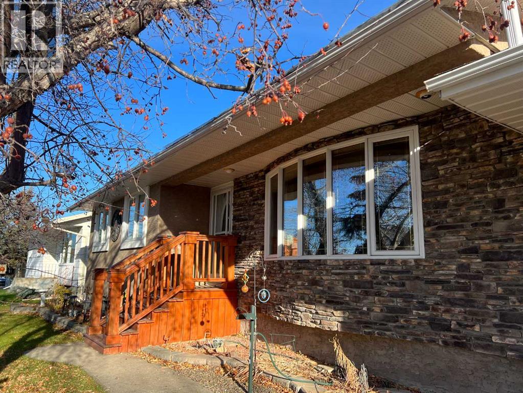 706 Hammond Drive N, Fox Creek, Alberta  T0H 1P0 - Photo 2 - A2268361