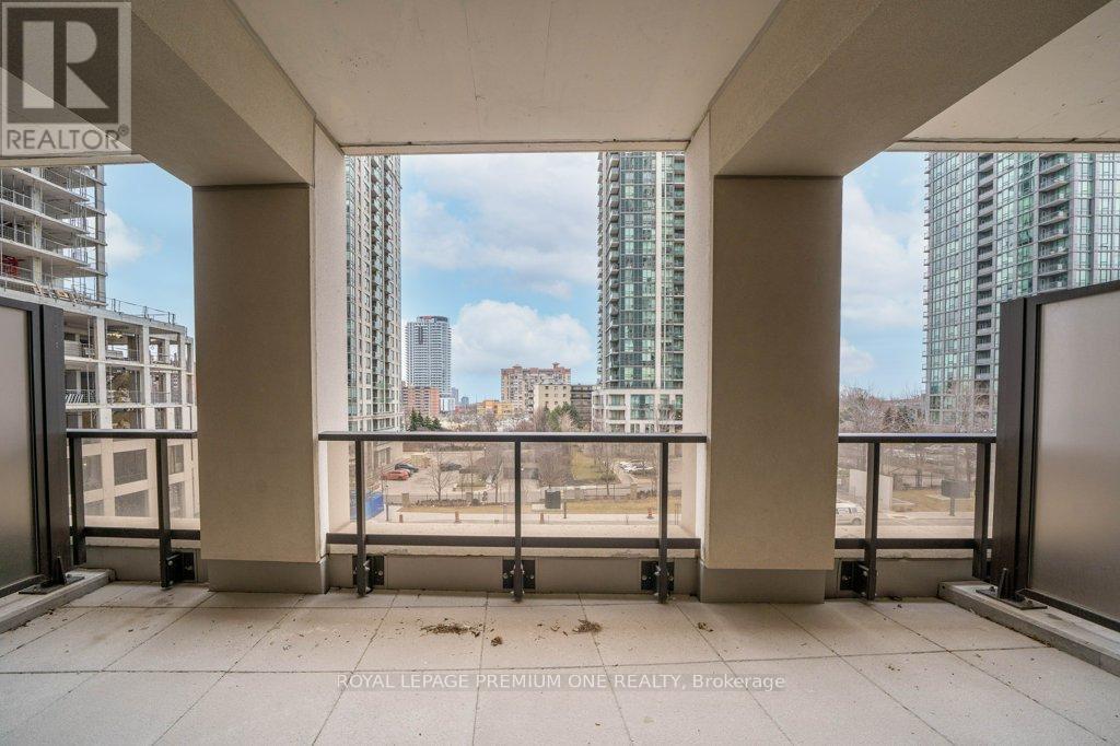 306 - 30 Elm Drive W, Mississauga, Ontario  L5A 4C3 - Photo 11 - W12728082