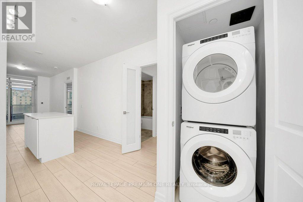 306 - 30 Elm Drive W, Mississauga, Ontario  L5A 4C3 - Photo 4 - W12728082