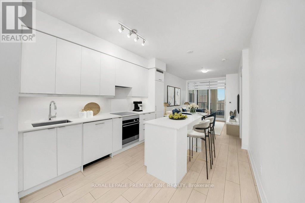 306 - 30 Elm Drive W, Mississauga, Ontario  L5A 4C3 - Photo 5 - W12728082