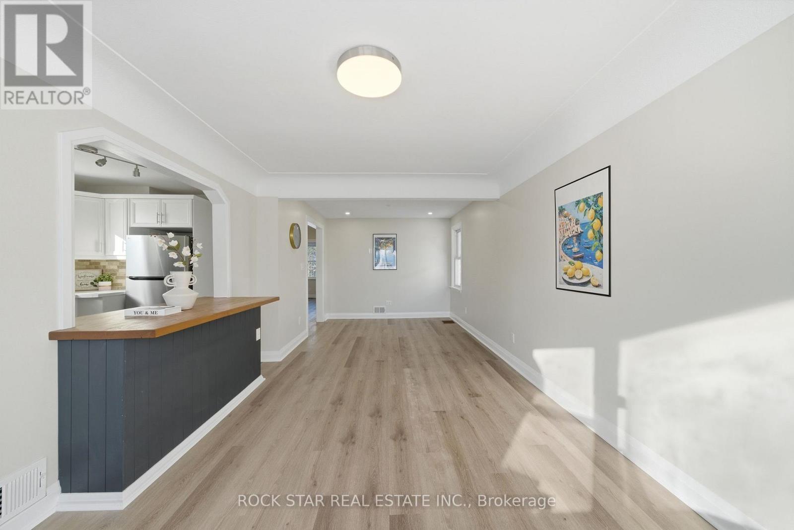 86 East 38th Street, Hamilton, Ontario  L8V 4E5 - Photo 2 - X12728076