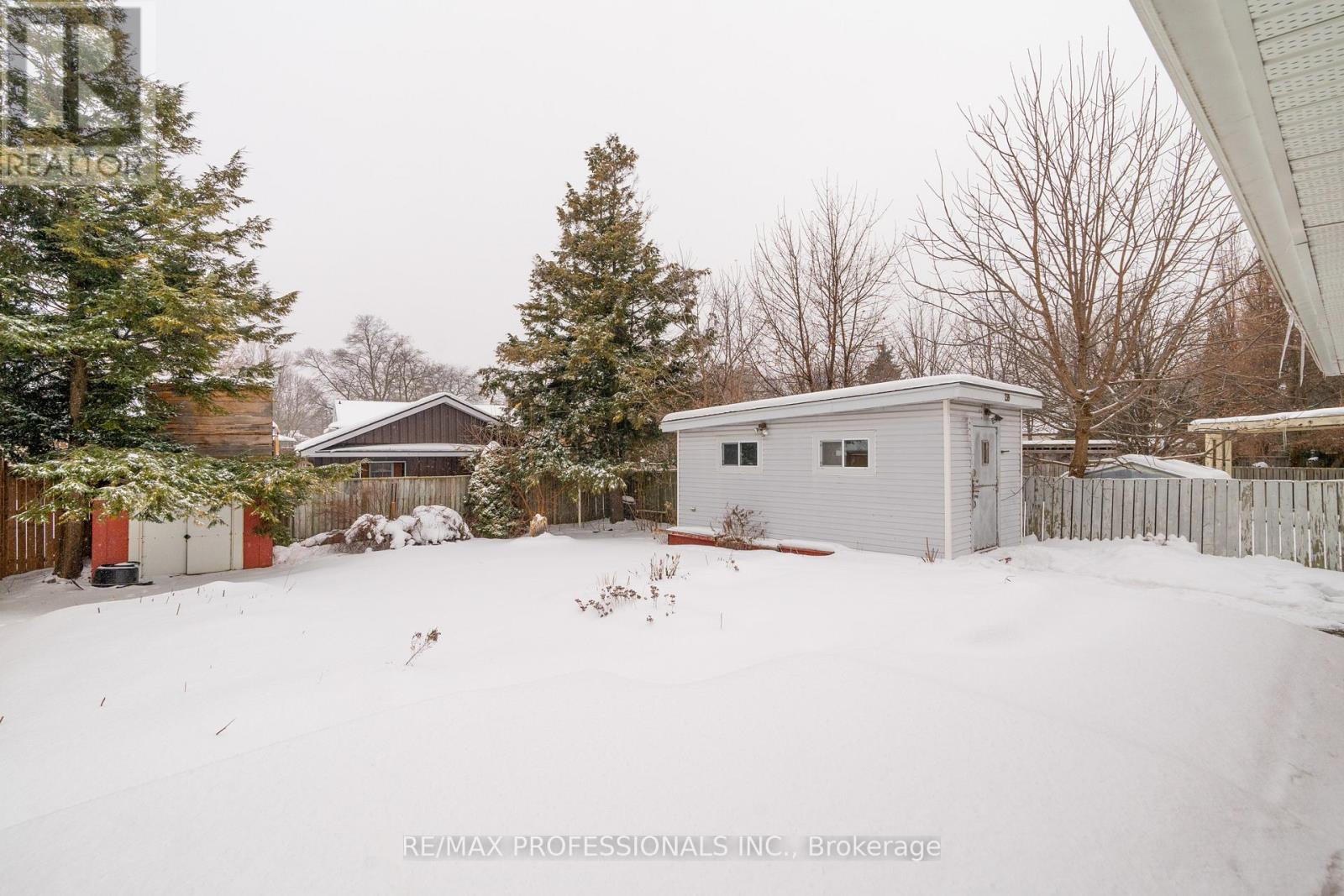 Upper - 139 Byron Avenue, Kitchener, Ontario  N2C 1Z7 - Photo 21 - X12669558