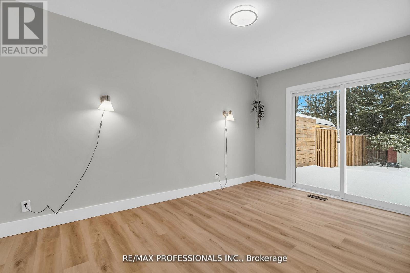 Upper - 139 Byron Avenue, Kitchener, Ontario  N2C 1Z7 - Photo 11 - X12669558