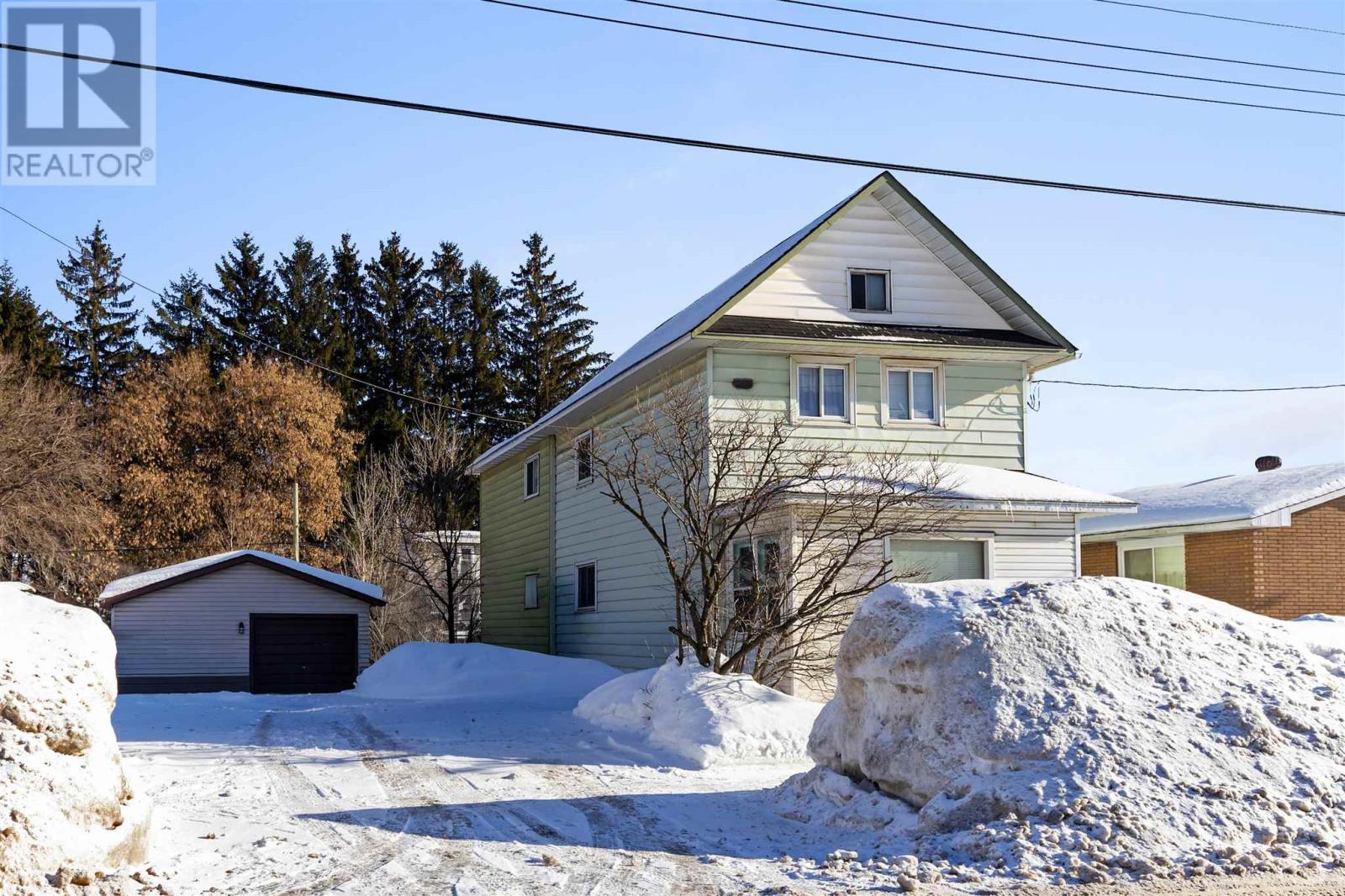 204 Goulais Ave, Sault Ste. Marie, Ontario  P6C 4Z8 - Photo 1 - SM260120