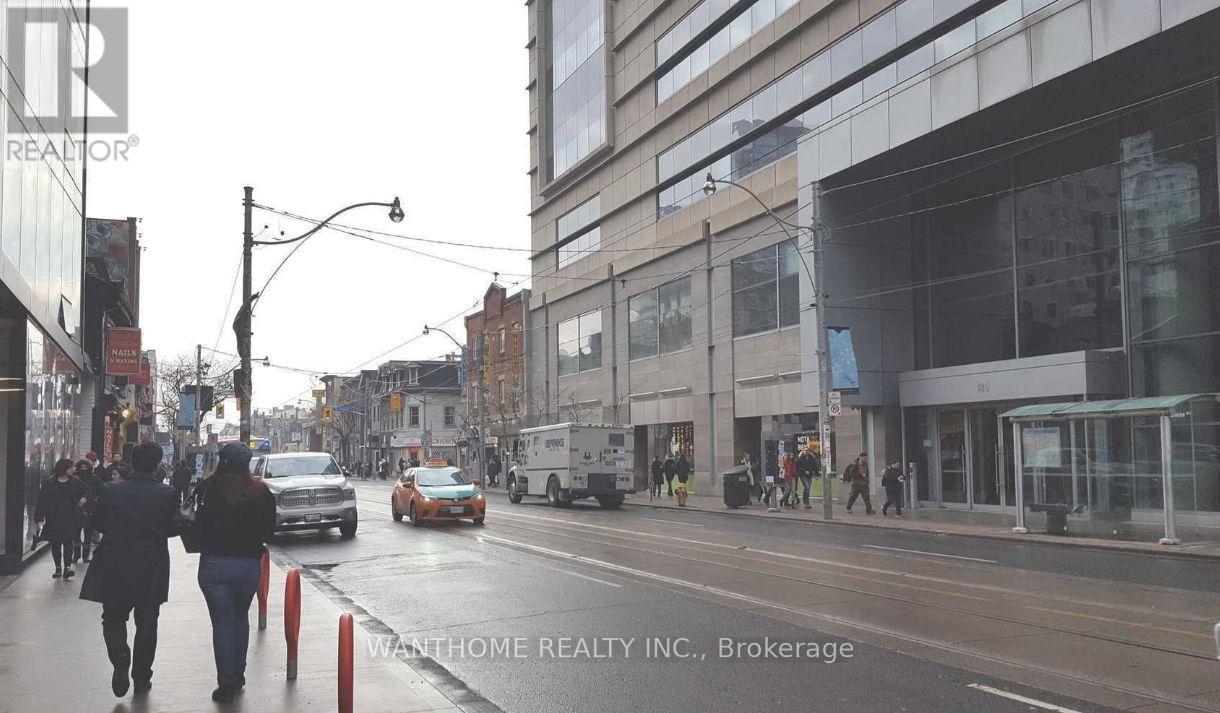 1212 - 215 Queen St Street W, Toronto, Ontario  M5V 0P5 - Photo 2 - C12728114