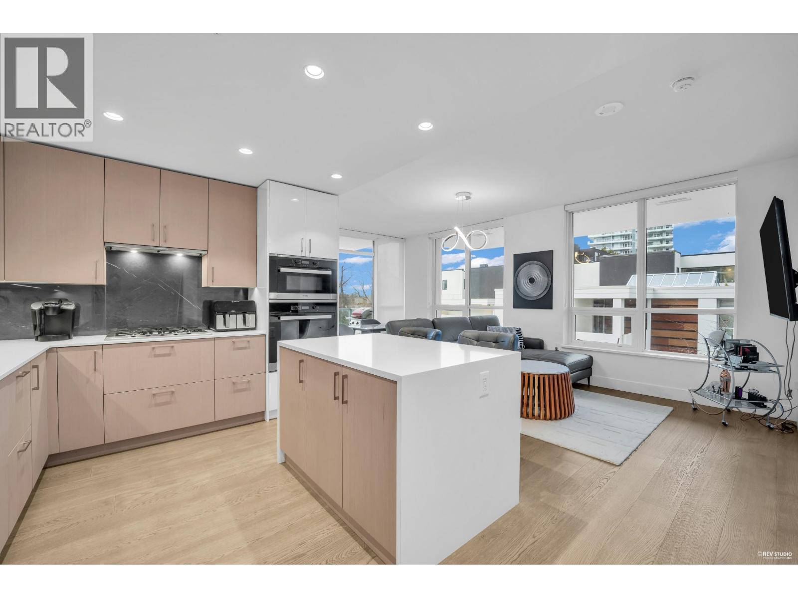 203 1632 LIONS GATE LANE, North Vancouver, British Columbia