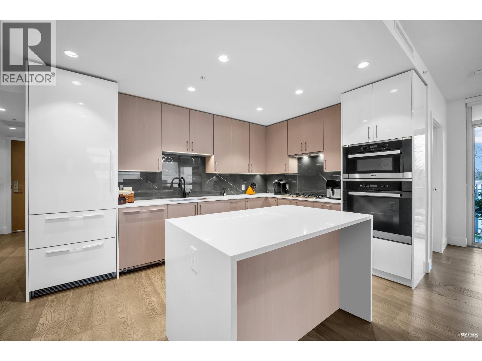 203 1632 Lions Gate Lane, North Vancouver, British Columbia V7P 0E2 - Photo 2 - R3075777