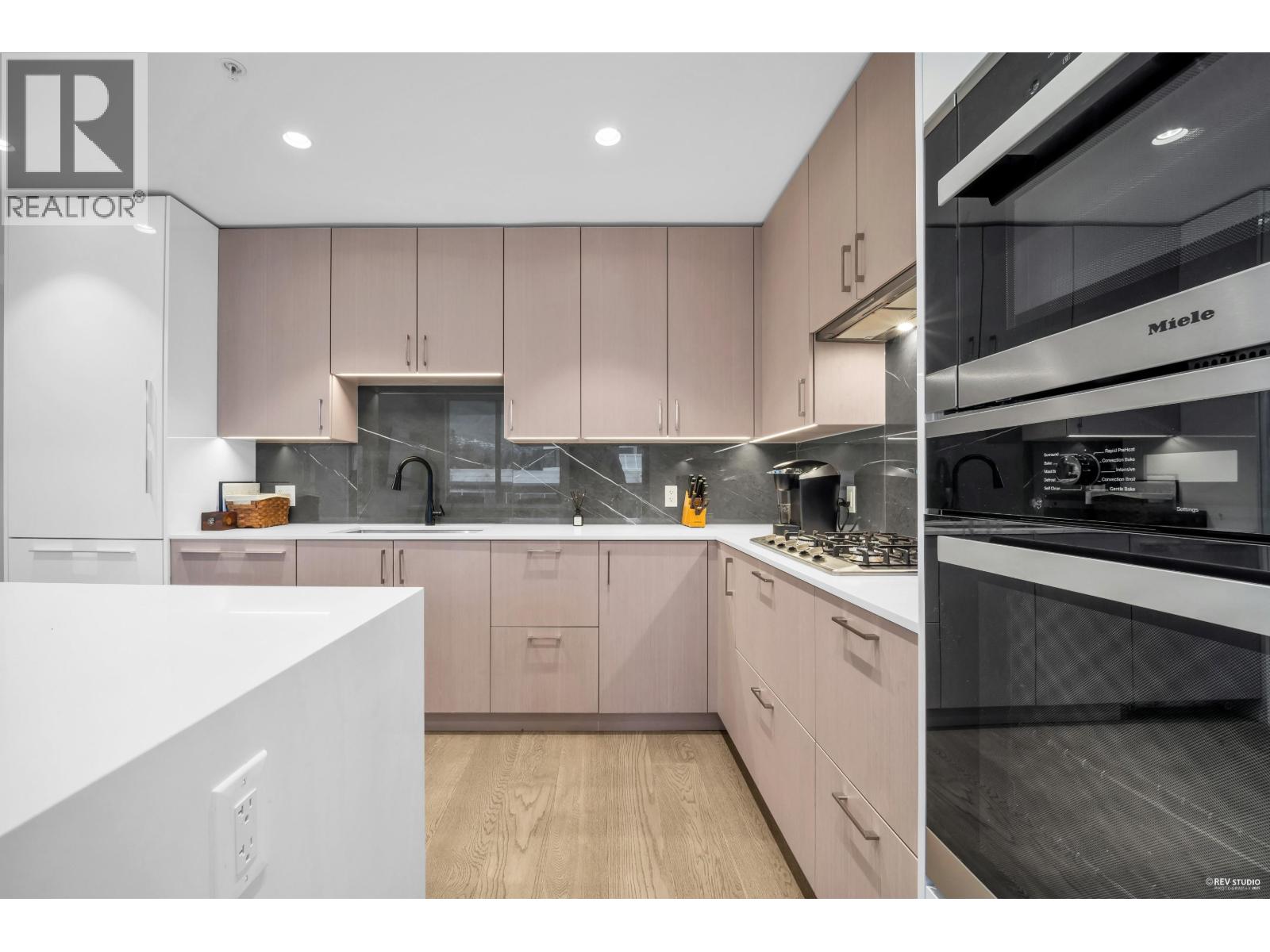 203 1632 Lions Gate Lane, North Vancouver, British Columbia V7P 0E2 - Photo 5 - R3075777