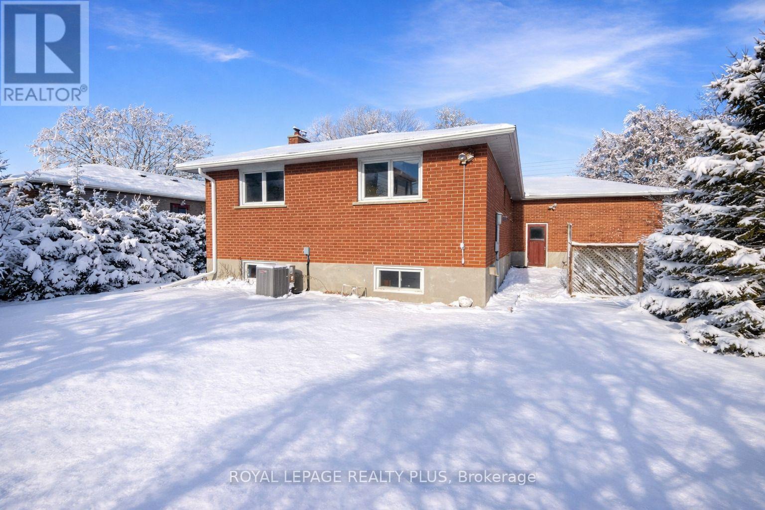 1604 Clarkson Road N, Mississauga, Ontario  L5J 2X2 - Photo 2 - W12537024