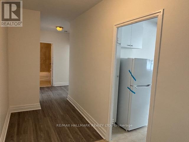 B4 - 2 Kinsdale Boulevard, Toronto, Ontario  M8Y 1T7 - Photo 2 - W12728122