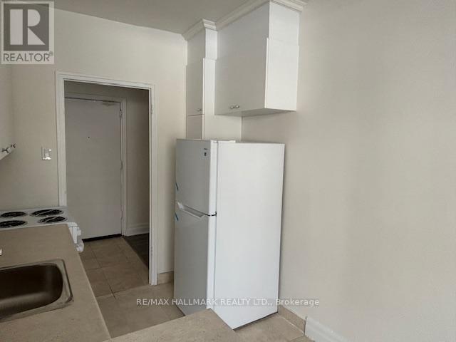 B4 - 2 Kinsdale Boulevard, Toronto, Ontario  M8Y 1T7 - Photo 8 - W12728122