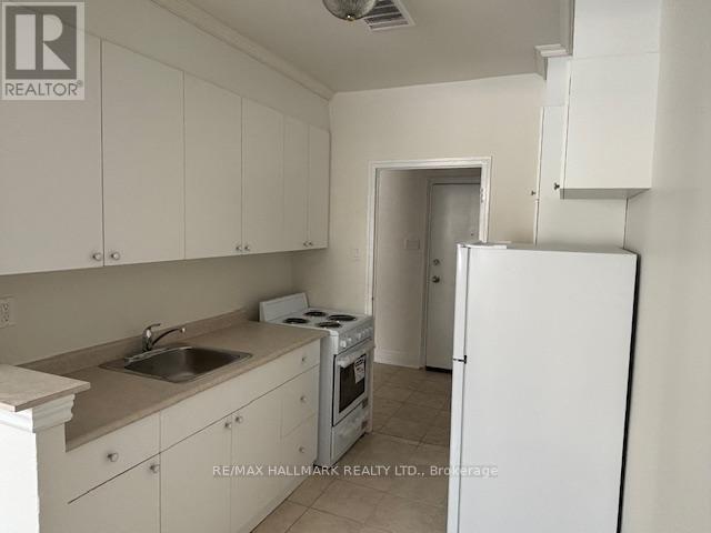 B4 - 2 Kinsdale Boulevard, Toronto, Ontario  M8Y 1T7 - Photo 9 - W12728122