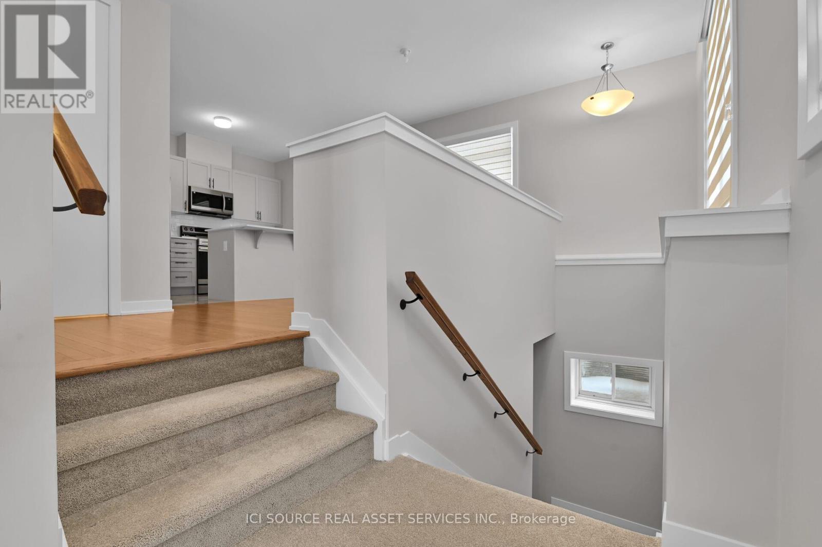 334 Falsetto Street, Ottawa, Ontario  K1W 0S6 - Photo 5 - X12728124