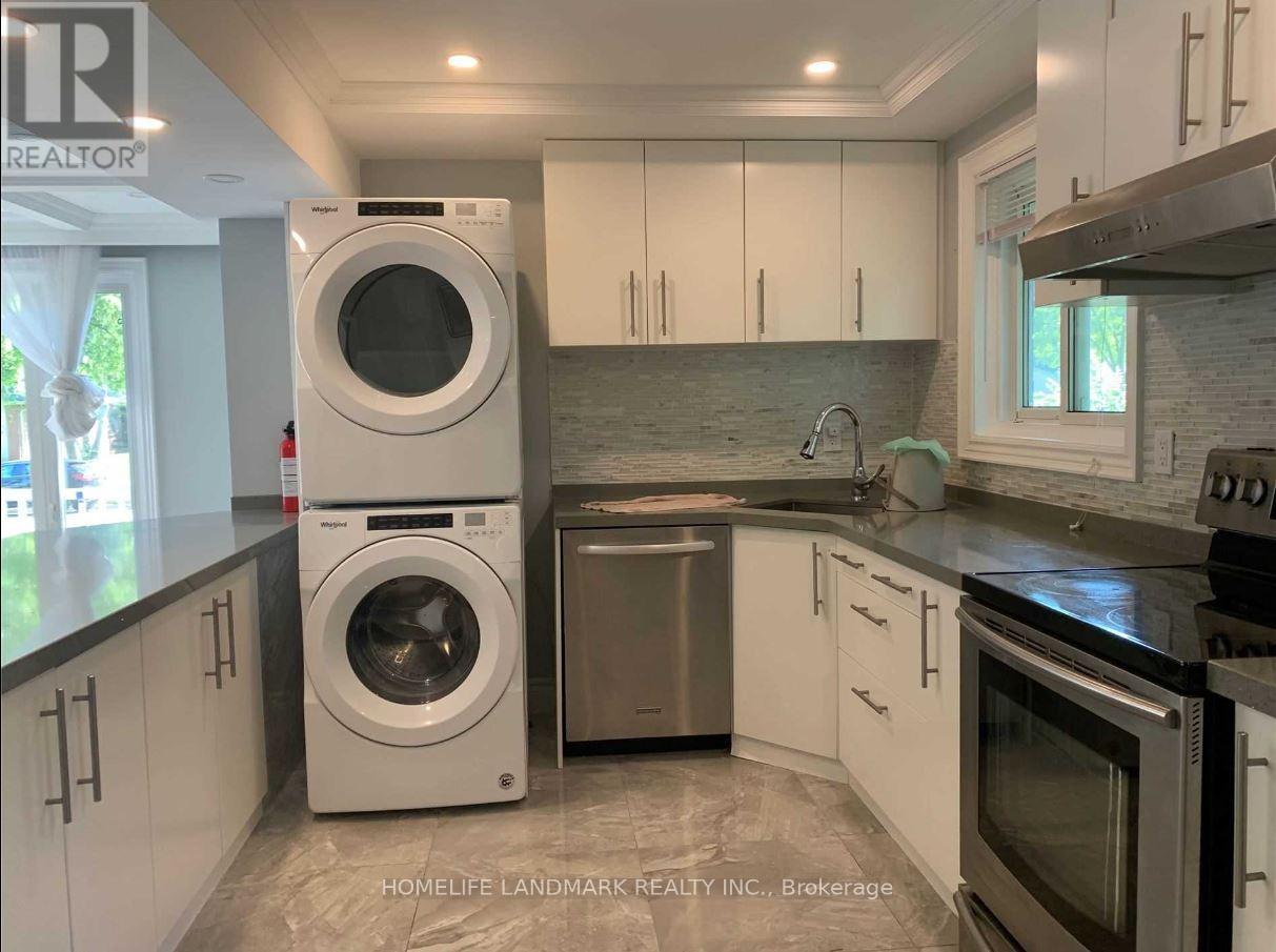 Upper - 3079 Lindenlea Drive, Mississauga, Ontario  L5C 2C3 - Photo 6 - W12684134