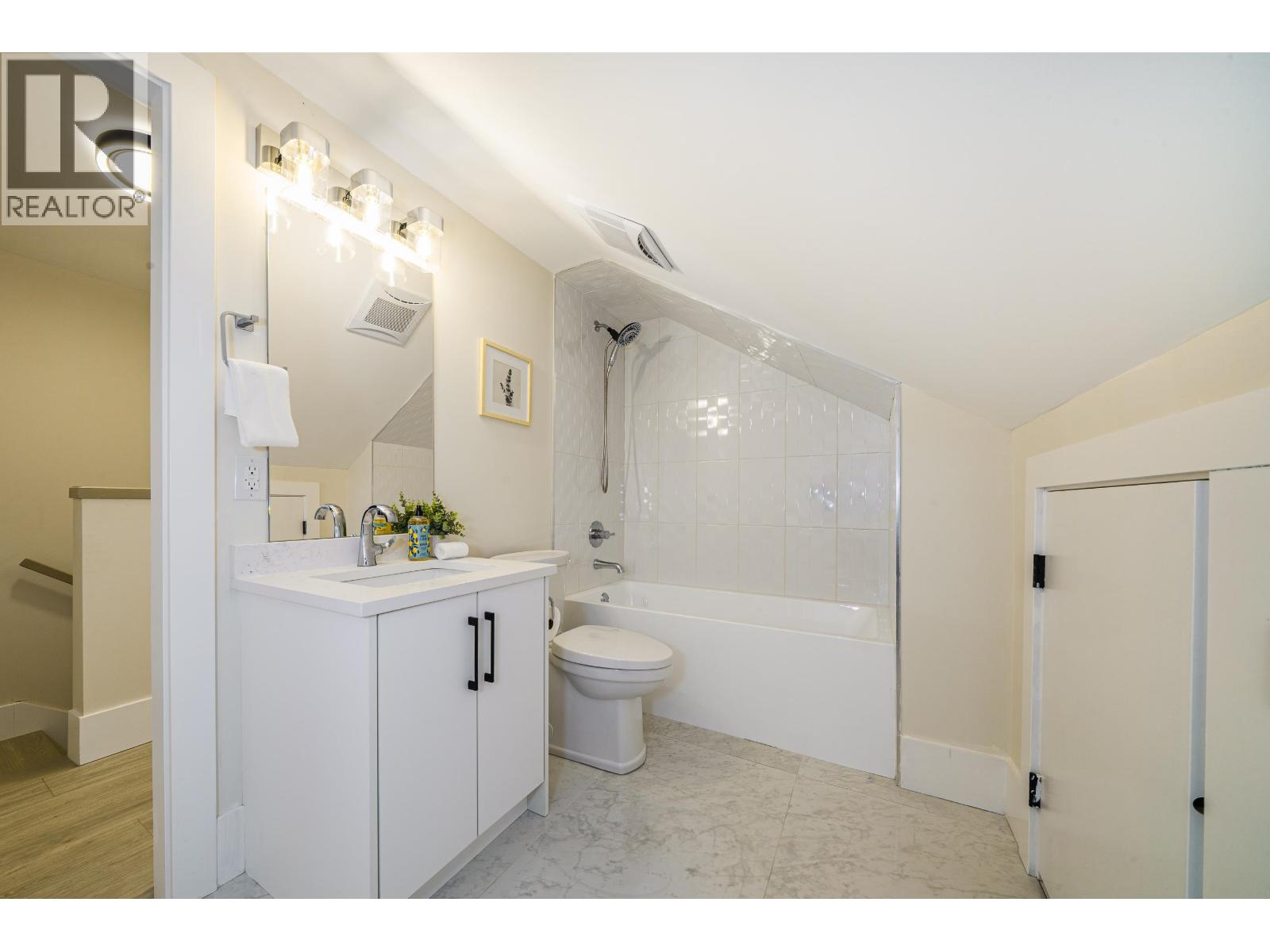 Listing Picture 28 of 34 : 7815 SHAUGHNESSY STREET, Vancouver / 溫哥華 - 魯藝地產 Yvonne Lu Group - MLS Medallion Club Member