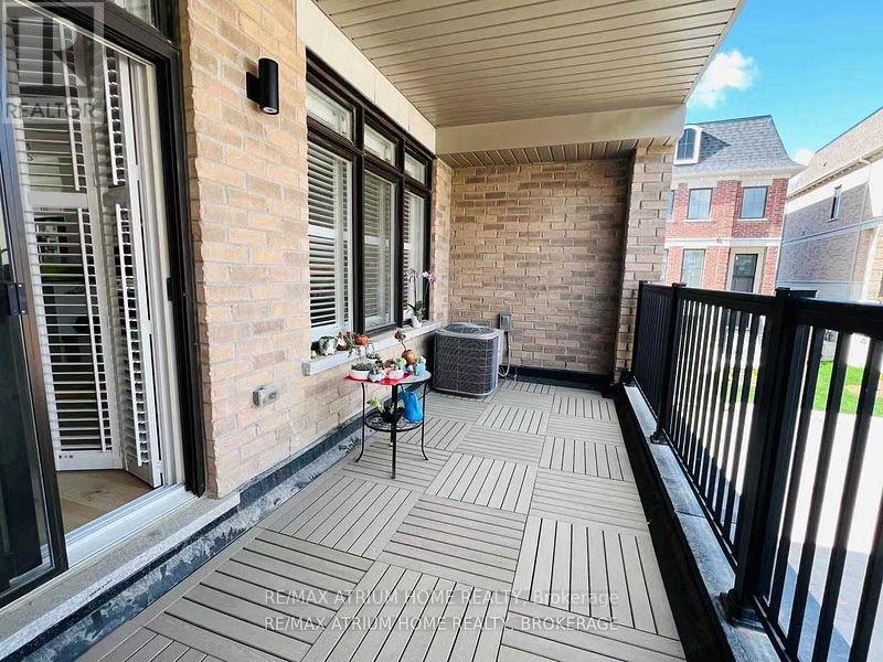 18 Mcnaughton Road, Vaughan, Ontario  L6A 5B6 - Photo 7 - N12728142