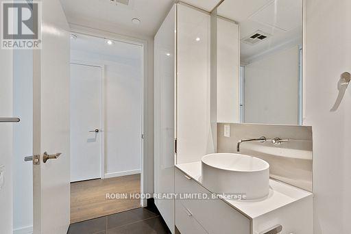 511 - 383 Sorauren Avenue, Toronto, Ontario  M6R 0A4 - Photo 10 - W12728136