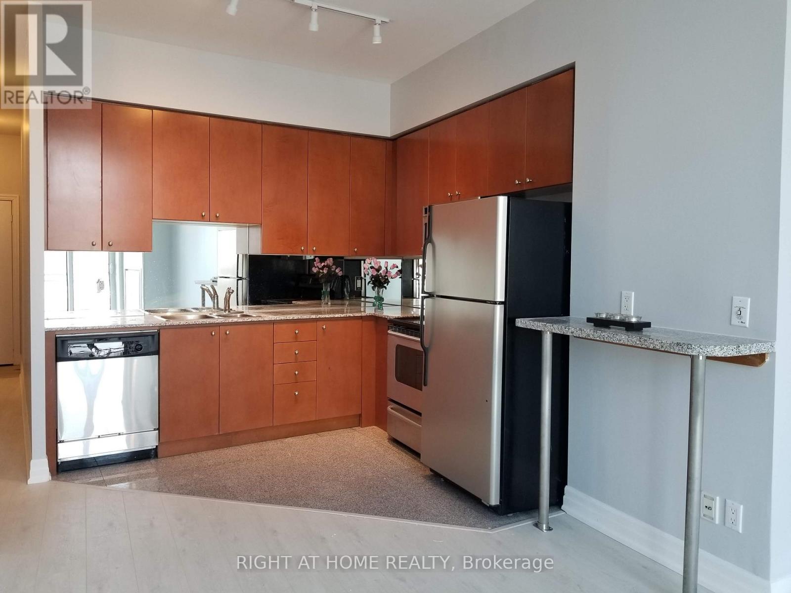 PH207 - 8 SCOLLARD STREET, Toronto, Ontario