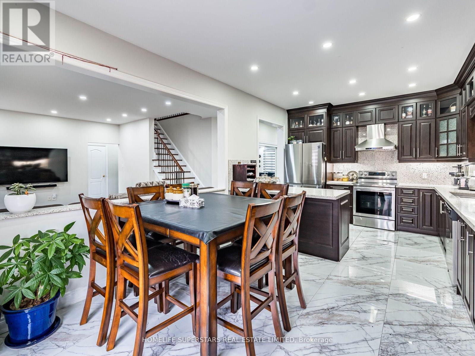 13 Wallaby Way, Brampton, Ontario  L6R 3G1 - Photo 4 - W12728160