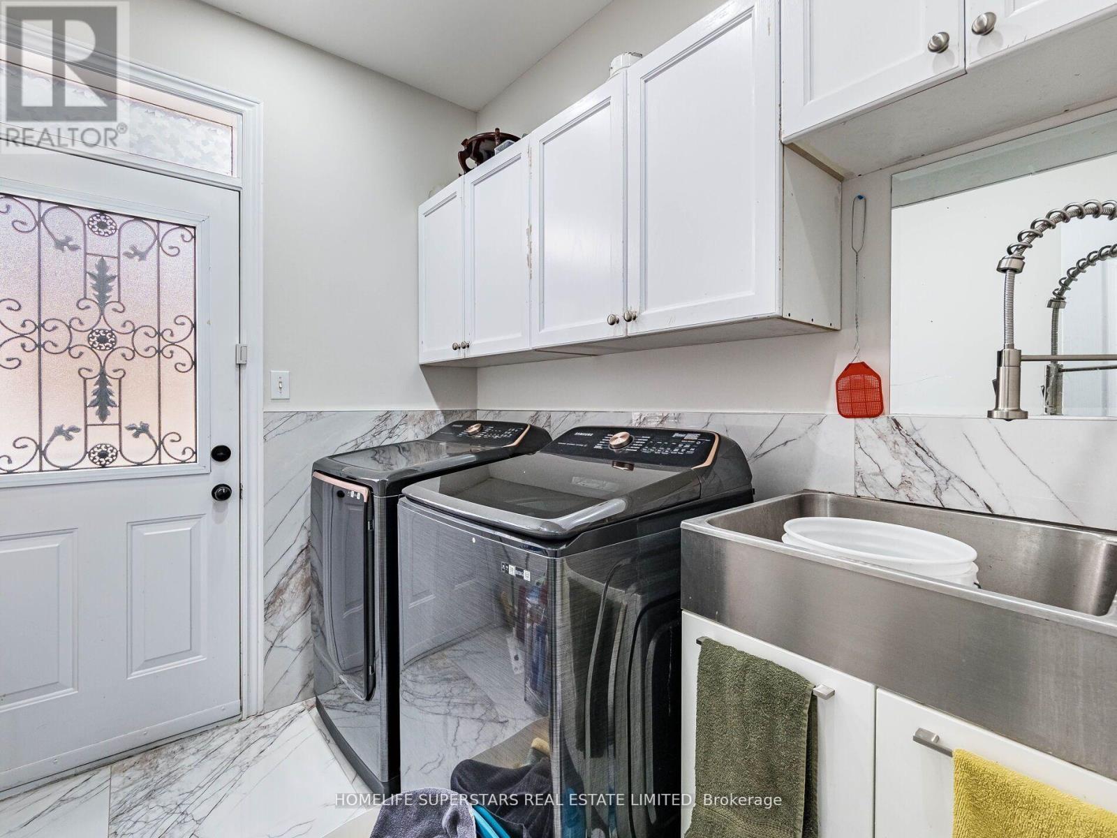 13 Wallaby Way, Brampton, Ontario  L6R 3G1 - Photo 7 - W12728160