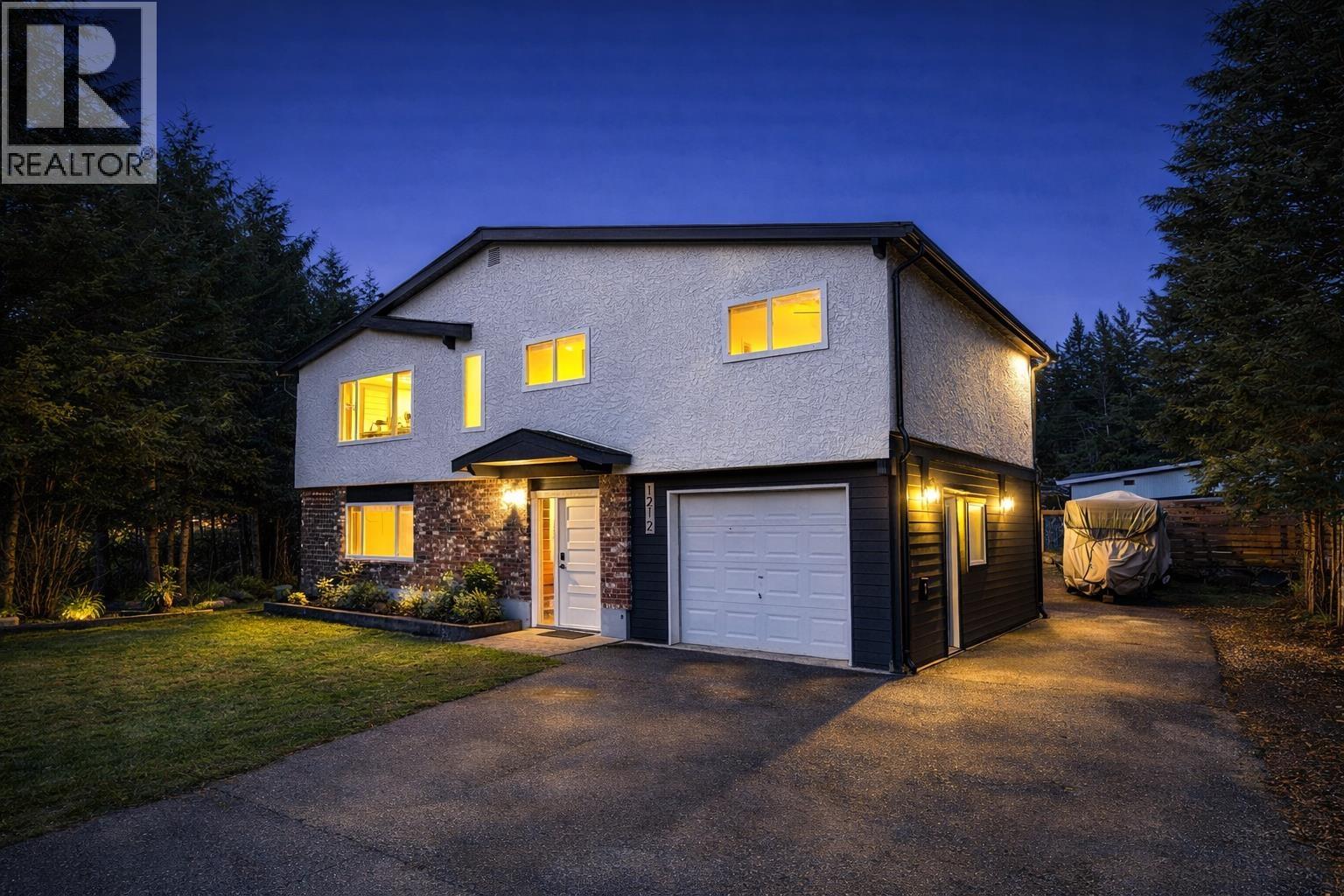 1212 Parkwood Place, Squamish, British Columbia  V0N 1H0 - Photo 1 - R3082875