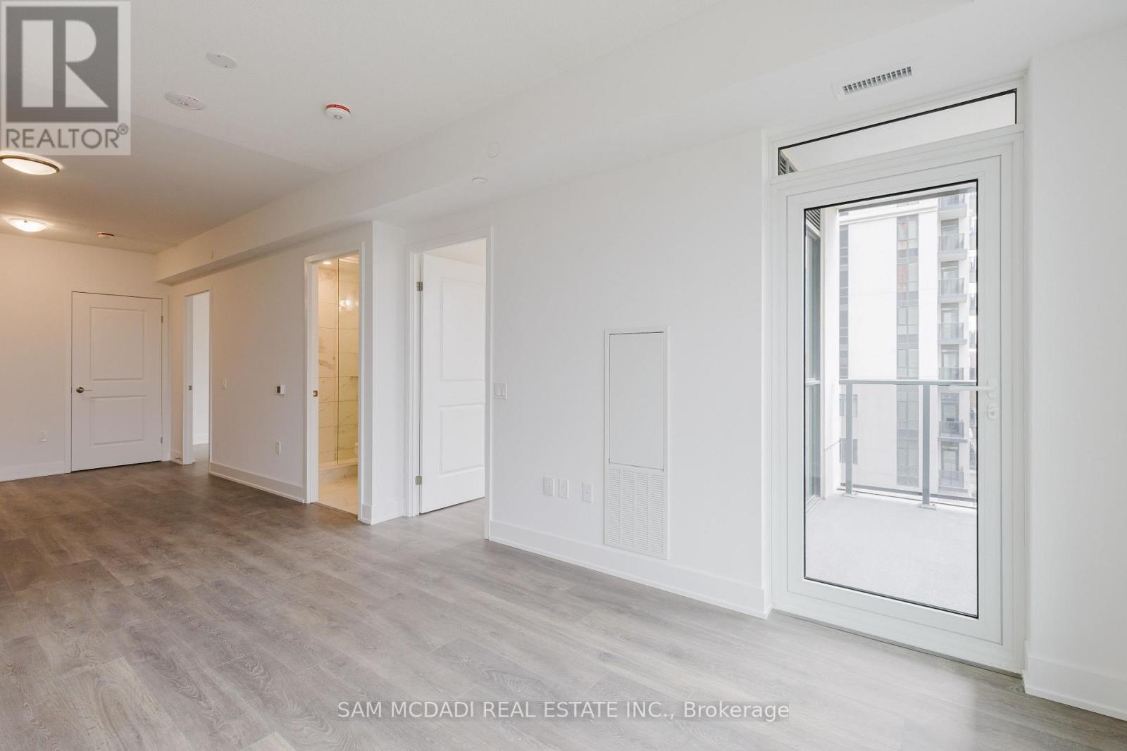 404 - 204 Burnhamthorpe Road, Mississauga, Ontario  L5A 4L4 - Photo 10 - W12728172