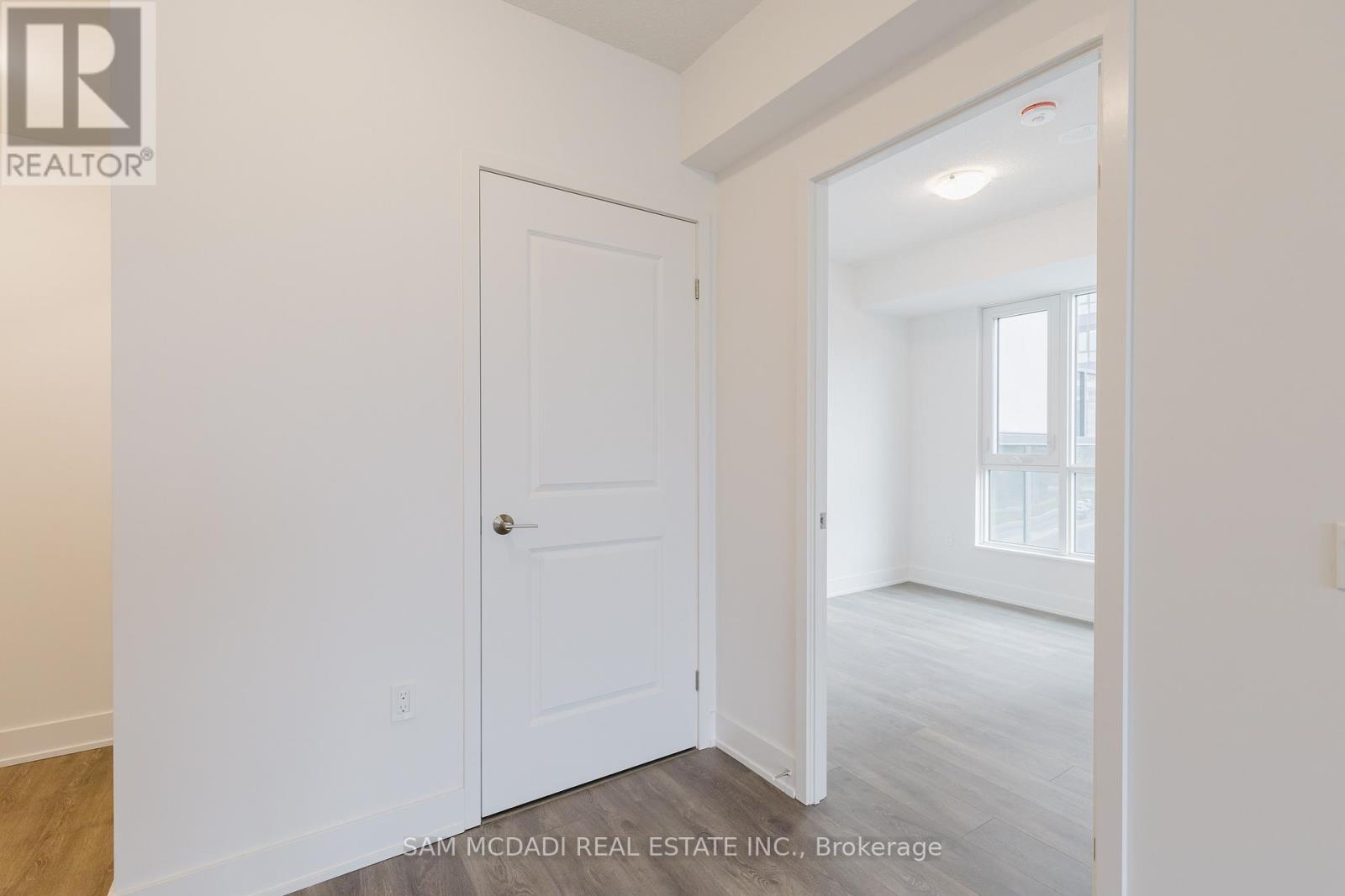 404 - 204 Burnhamthorpe Road, Mississauga, Ontario  L5A 4L4 - Photo 11 - W12728172