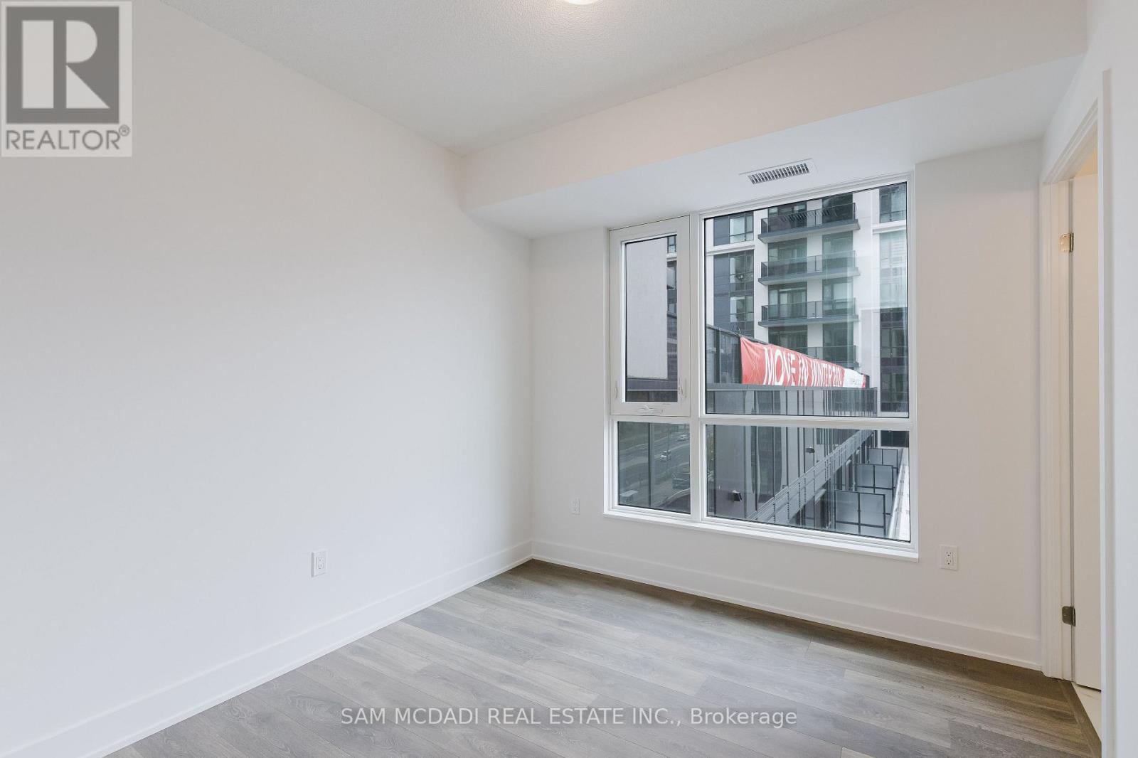 404 - 204 Burnhamthorpe Road, Mississauga, Ontario  L5A 4L4 - Photo 13 - W12728172